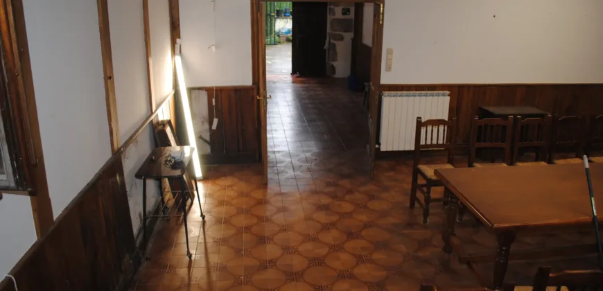 Dos casas independientes más local y jardín en Arantza