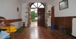 Dos casas independientes más local y jardín en Arantza