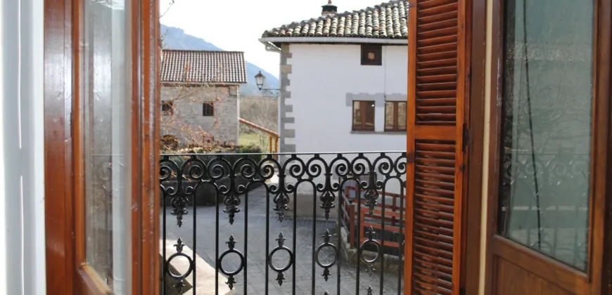 Casa Independiente de piedra en el pueblo de Izal Valle de Salazar