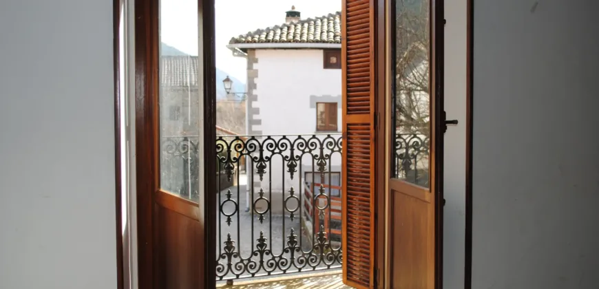 Casa Independiente de piedra en el pueblo de Izal Valle de Salazar