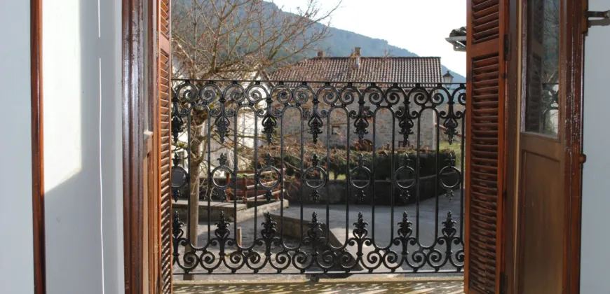Casa Independiente de piedra en el pueblo de Izal Valle de Salazar