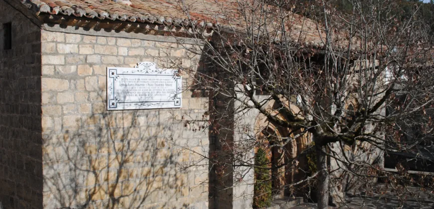 Casa Independiente de piedra en el pueblo de Izal Valle de Salazar