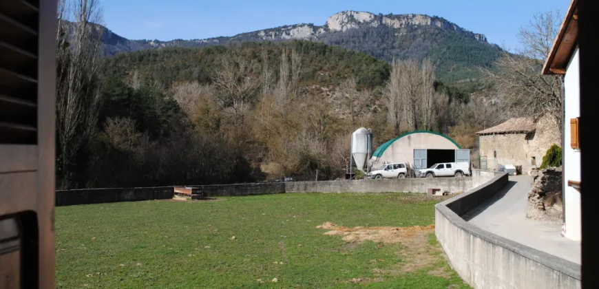 Casa Independiente de piedra en el pueblo de Izal Valle de Salazar