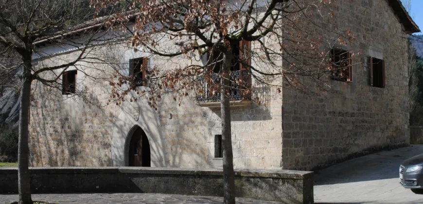 Casa Independiente de piedra en el pueblo de Izal Valle de Salazar