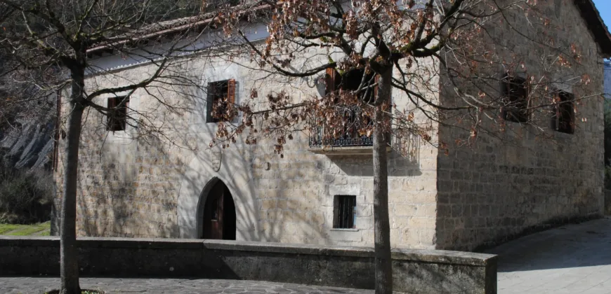 Casa Independiente de piedra en el pueblo de Izal Valle de Salazar