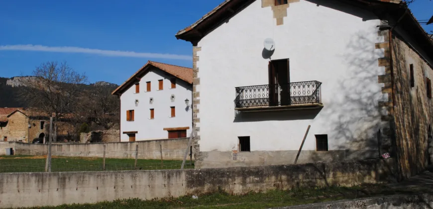 Casa Independiente de piedra en el pueblo de Izal Valle de Salazar