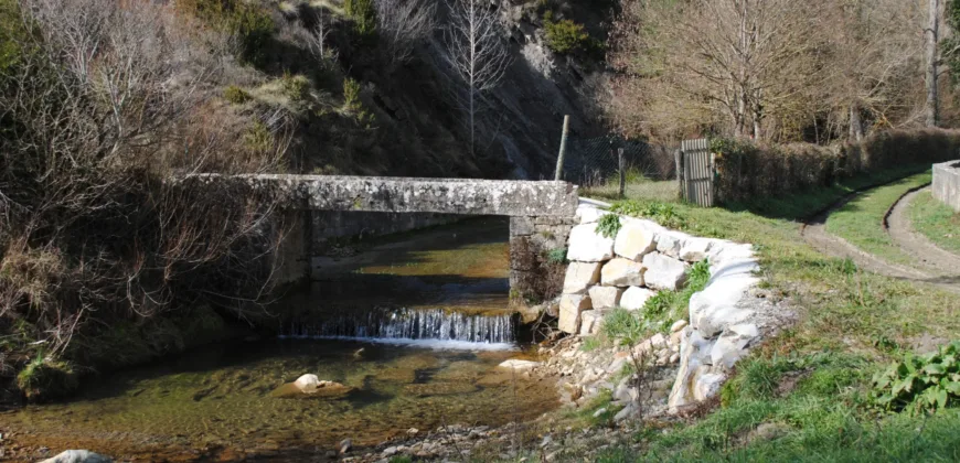 Casa Independiente de piedra en el pueblo de Izal Valle de Salazar
