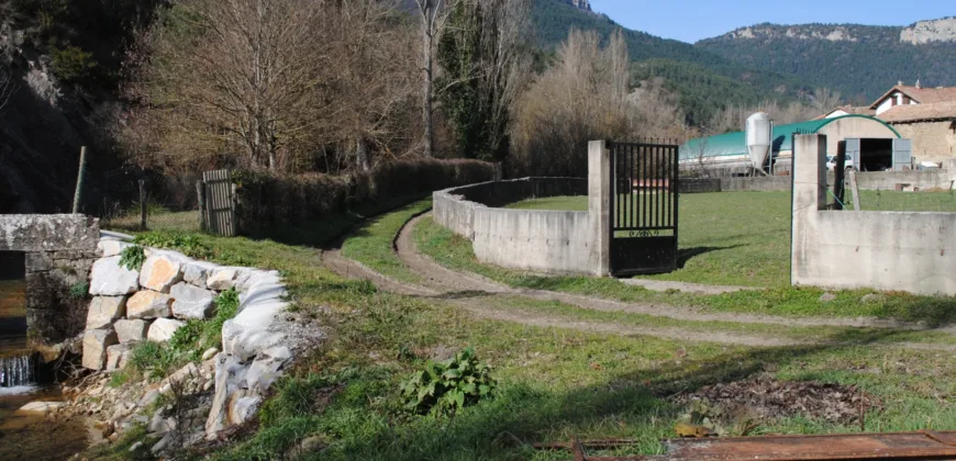 Casa Independiente de piedra en el pueblo de Izal Valle de Salazar