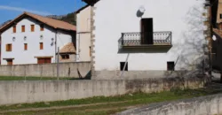 Casa Independiente de piedra en el pueblo de Izal Valle de Salazar