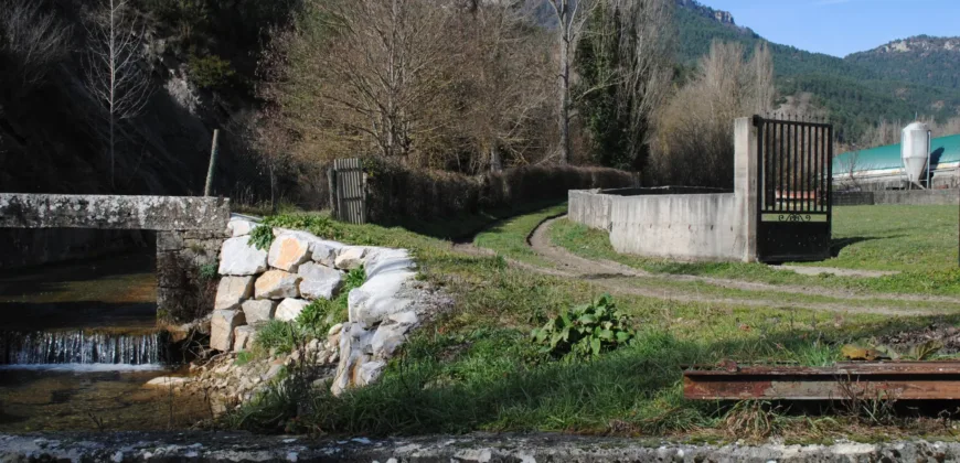 Casa Independiente de piedra en el pueblo de Izal Valle de Salazar