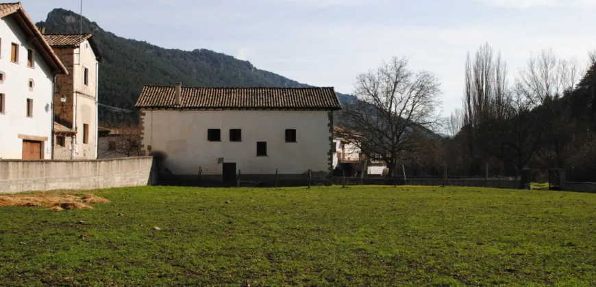 Casa Independiente de piedra en el pueblo de Izal Valle de Salazar