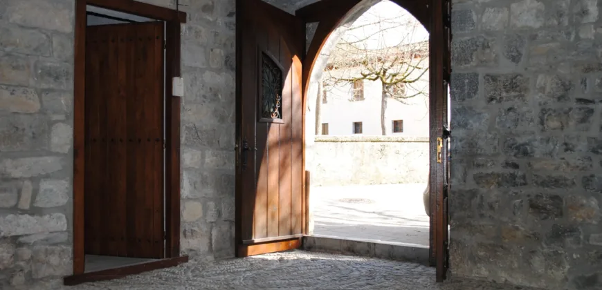 Casa Independiente de piedra en el pueblo de Izal Valle de Salazar