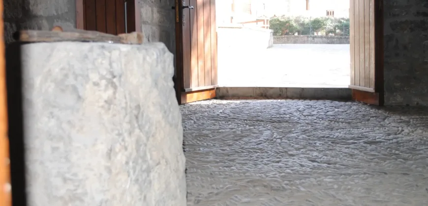 Casa Independiente de piedra en el pueblo de Izal Valle de Salazar