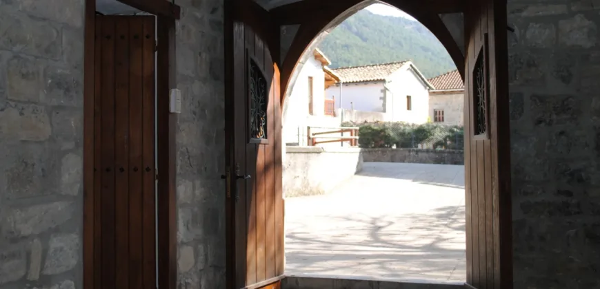 Casa Independiente de piedra en el pueblo de Izal Valle de Salazar