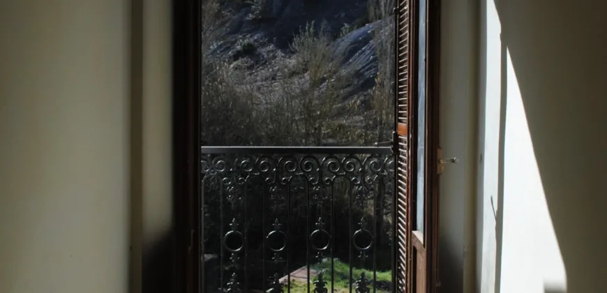 Casa Independiente de piedra en el pueblo de Izal Valle de Salazar