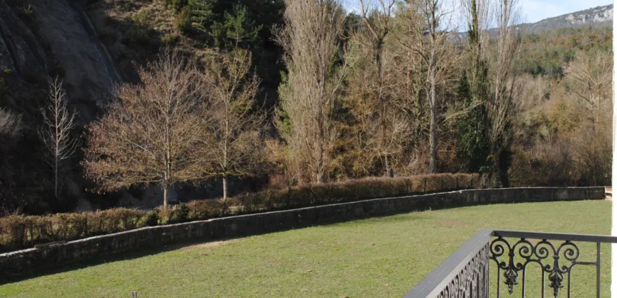 Casa Independiente de piedra en el pueblo de Izal Valle de Salazar