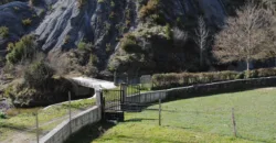 Casa Independiente de piedra en el pueblo de Izal Valle de Salazar